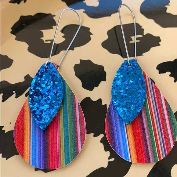 6 pairs of fashion earrings - Picture 6 of 8